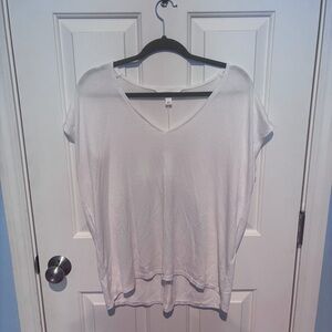 Market & Spruce White V-Neck Short Sleeve Top